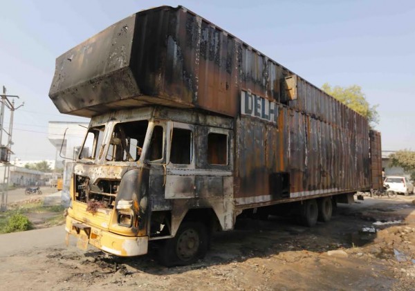 Truck carrying Royal Enfield catches fire - 1