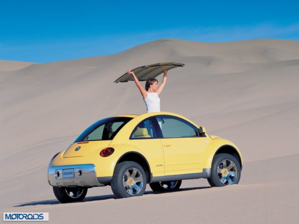 VW-New-Beetle-Dune-Desert-Woman-Roof-1600x1200