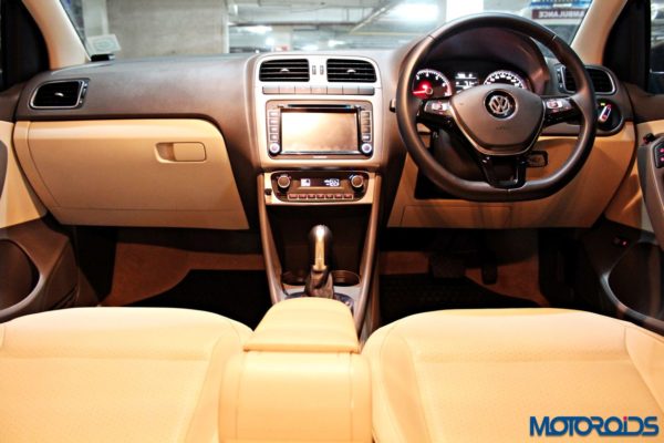 2015 Volkswagen Vento Konekt 1.2 TSI (45) cabin at night