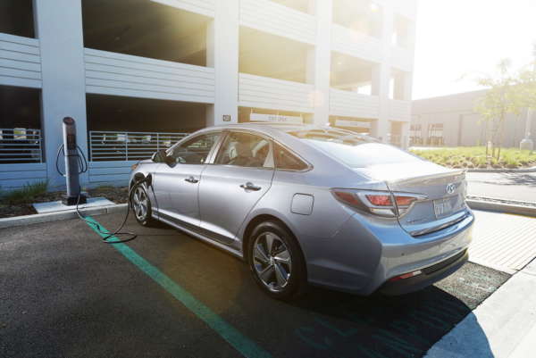 2016 Hyundai Sonata Plug-in Hybrid Electric Vehicle (PHEV), Rear Exterior 3/4