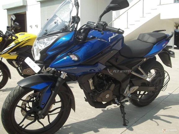 Bajaj-Pulsar-200-AS-on-Track-1