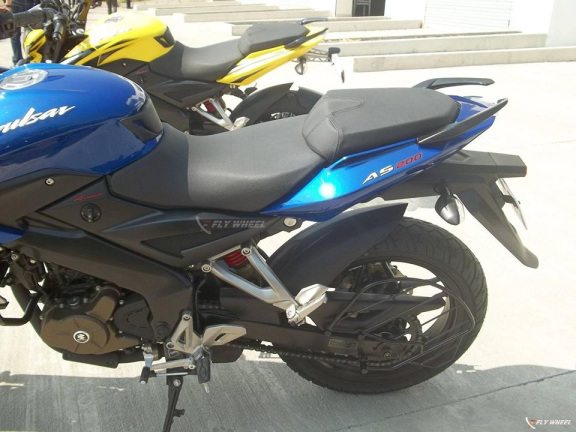 Bajaj-Pulsar-200-AS-on-Track-2