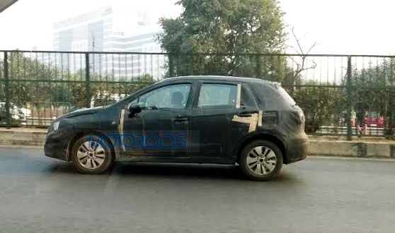 Maruti S Cross spied (3)