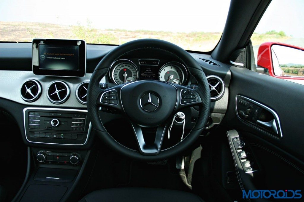 Mercedes-Benz CLA steering (2)