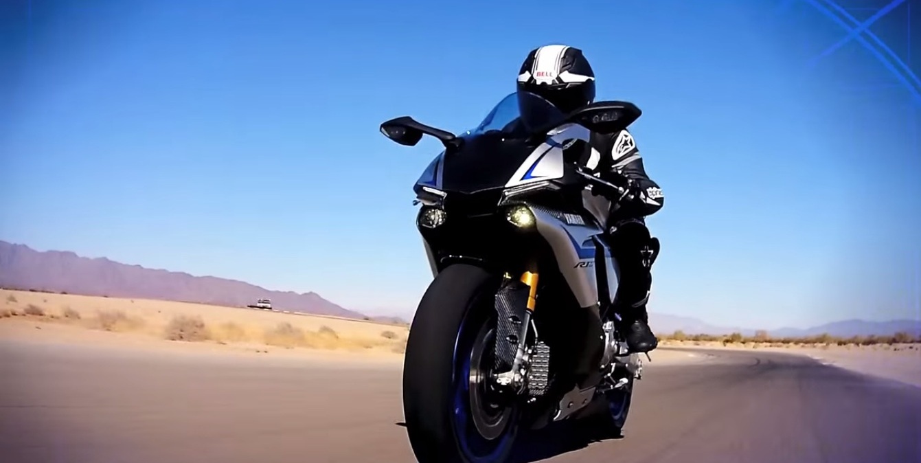 Video: Everything about the 2015 Yamaha R1M explained in motion | Motoroids