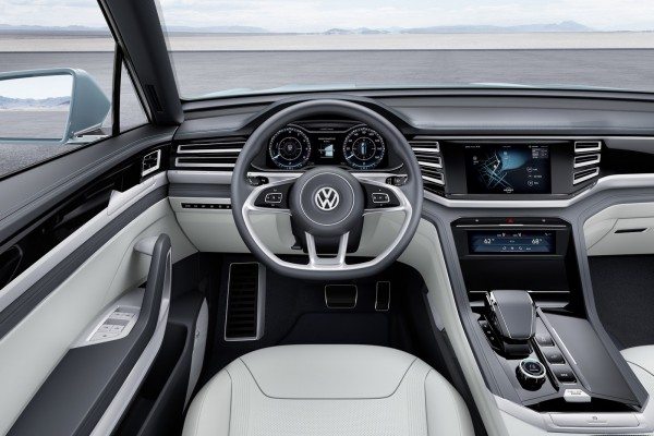Volkswagen Cross Coupe GTE Concept (13)