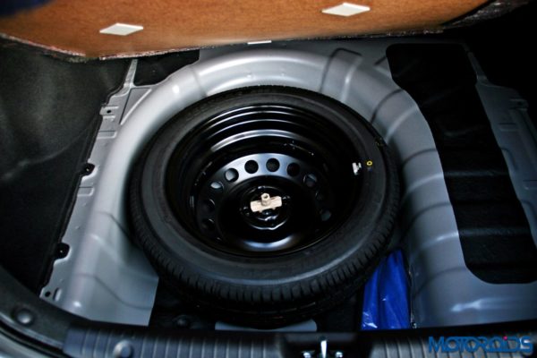 2015 Hyundai Verna 4S (105)spare wheel