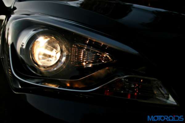2015 Hyundai Verna 4S (108)headlight on