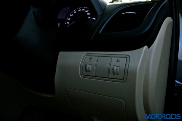 2015 Hyundai Verna 4S (124)headlamp adjustment