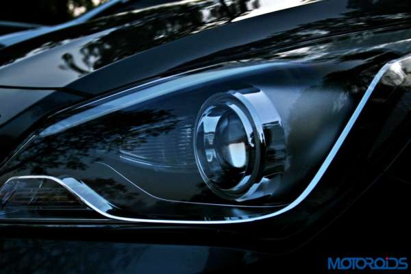 2015 Hyundai Verna 4S (160)headlight detailed view