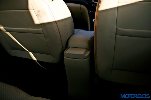 2015 Hyundai Verna 4S (18)front center armrest