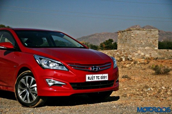 2015 Hyundai Verna 4S (40)front right quarter