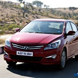 Hyundai Verna S action left front