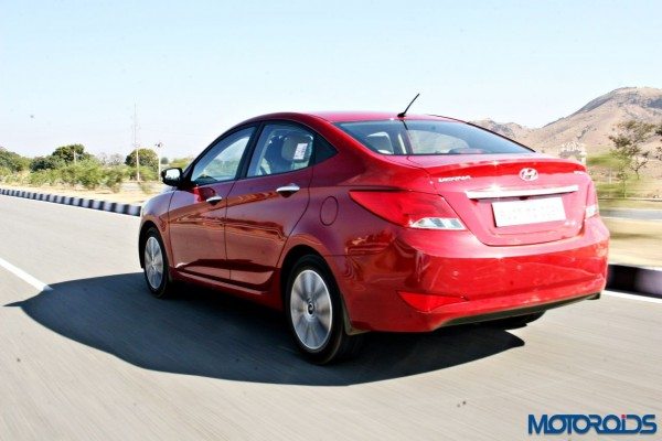 2015 Hyundai Verna 4S (52)action left rear