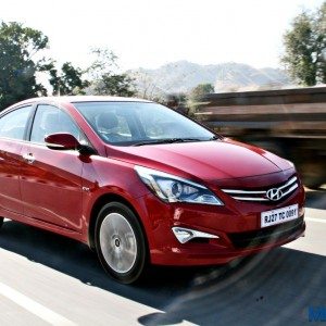 Hyundai Verna S action front right