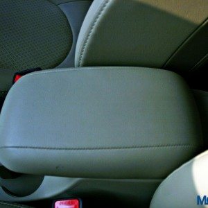 Hyundai Verna S sliding armrest