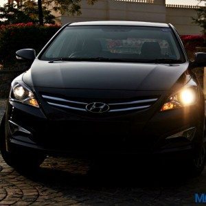 Hyundai Verna S headlight on