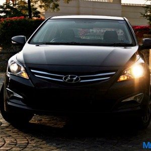 Hyundai Verna S headlight on