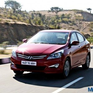 Hyundai Verna S action left front