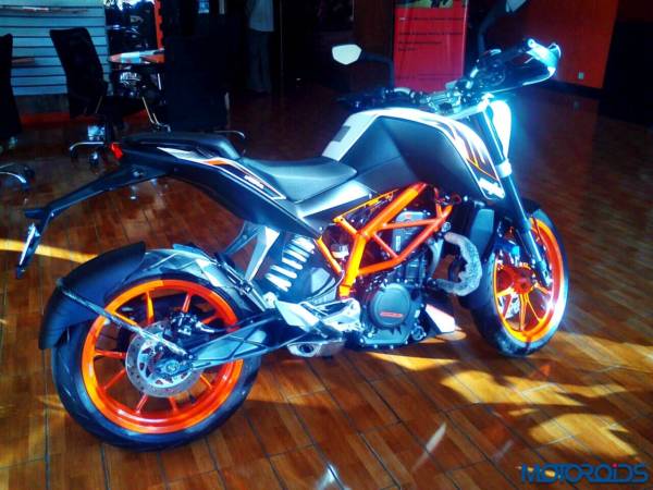 2015 KTM Duke 390 Updates (1)