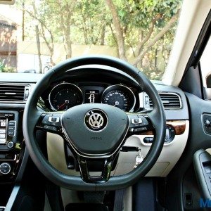 Volkswagen Jetta facelift Steering Wheel