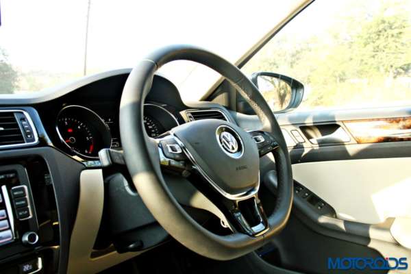 2015 Volkswagen Jetta facelift Steering Wheel (2)