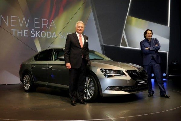 2016 Skoda Superb (2)