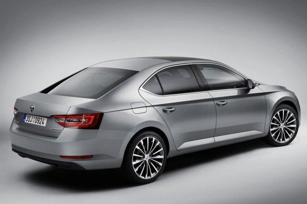 2016 Skoda Superb (6)