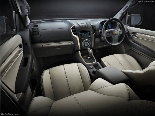 Chevrolet-Trailblazer_2013_800x600_wallpaper_03