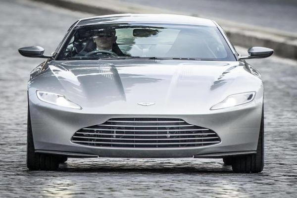 Daneil Craig spotted during filming Spectre in Aston Martin DB10 (3)