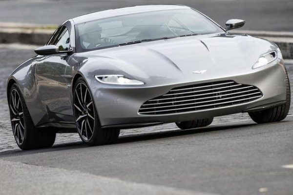 Daneil Craig spotted during filming Spectre in Aston Martin DB10 (5)