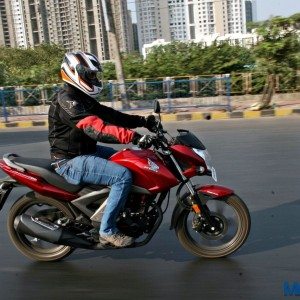 Honda CB Unicorn  Review Action Shots