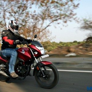 Honda CB Unicorn  Review Action Shots