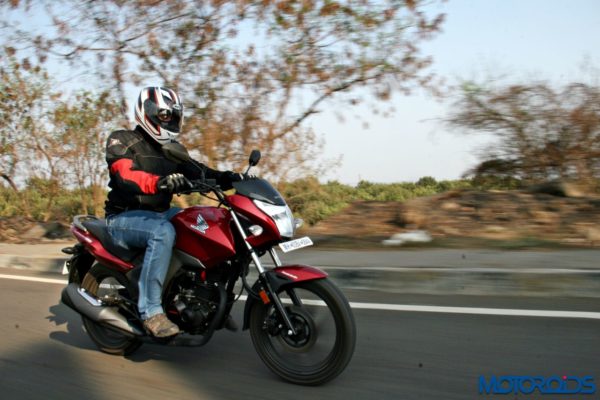 Honda CB Unicorn 160 Review - Action Shots (14)