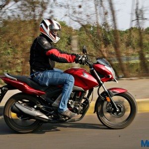 Honda CB Unicorn  Review Action Shots