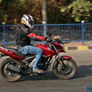 Honda CB Unicorn  Review Action Shots