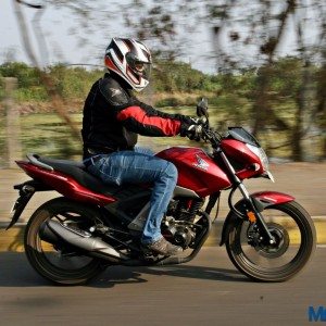 Honda CB Unicorn  Review Action Shots