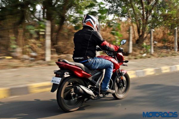 Honda CB Unicorn 160 Review - Action Shots (22)