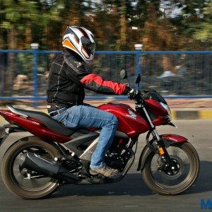 Honda CB Unicorn  Review Action Shots