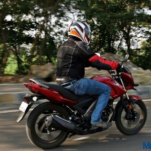 Honda CB Unicorn  Review Action Shots