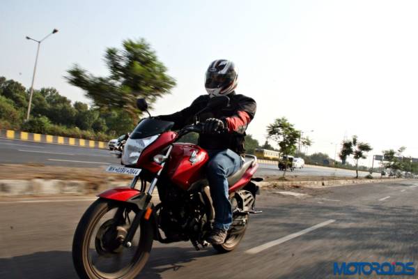 Honda CB Unicorn 160 Review - Action Shots (7)