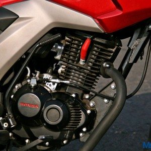 Honda CB Unicorn  Review Static and Details Engine