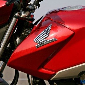 Honda CB Unicorn  Review Static and Details Fuel Tank Left