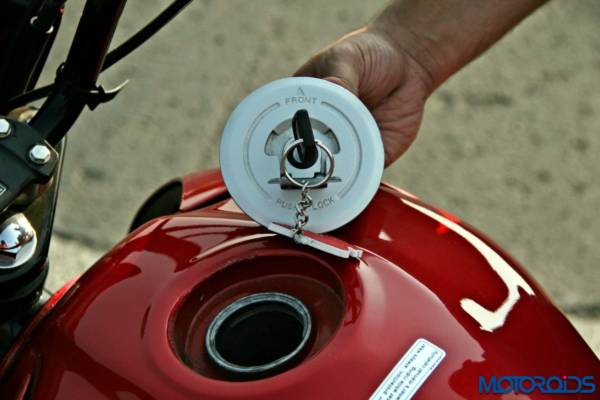 Honda CB Unicorn 160 Review - Static and Details - Fuel Tank Lid - Open