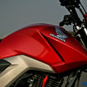 Honda CB Unicorn  Review Static and Details Tank