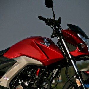 Honda CB Unicorn  Review Static and Details Tank and Headlight