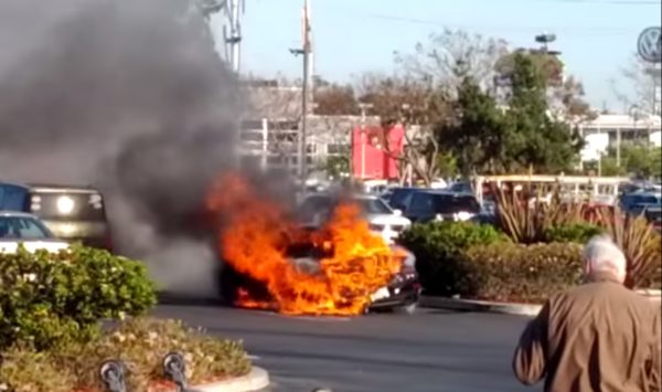 Porsche 911 Turbo S Burns in California Parking
