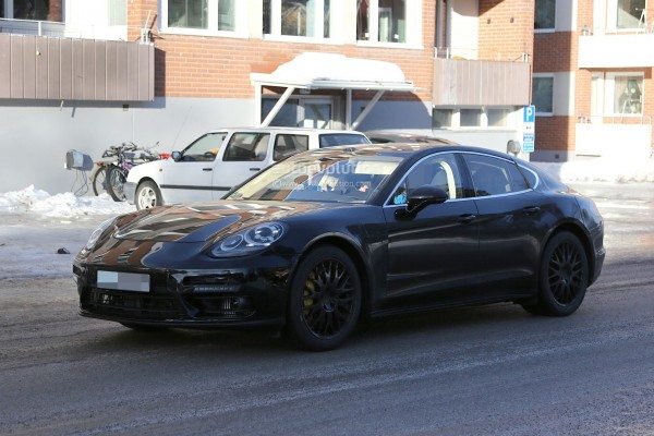 spyshots-2017-porsche-panamera-first-interior-photos-show-big-changes_13