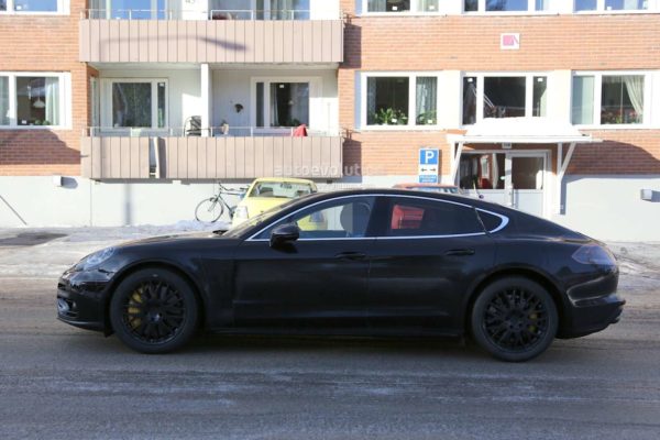 spyshots-2017-porsche-panamera-first-interior-photos-show-big-changes_14