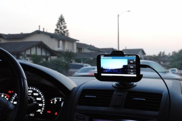 turn-your-samsung-galaxy-s4-into-dashcam-capture-car-accidents-freak-events-more.w654